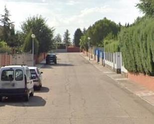 Vista exterior de Casa o xalet en venda en Villaluenga de la Sagra amb Jardí privat i Piscina comunitària