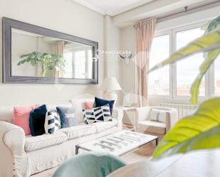 Sala d'estar de Àtic de lloguer en  Madrid Capital amb Aire condicionat, Calefacció i Moblat