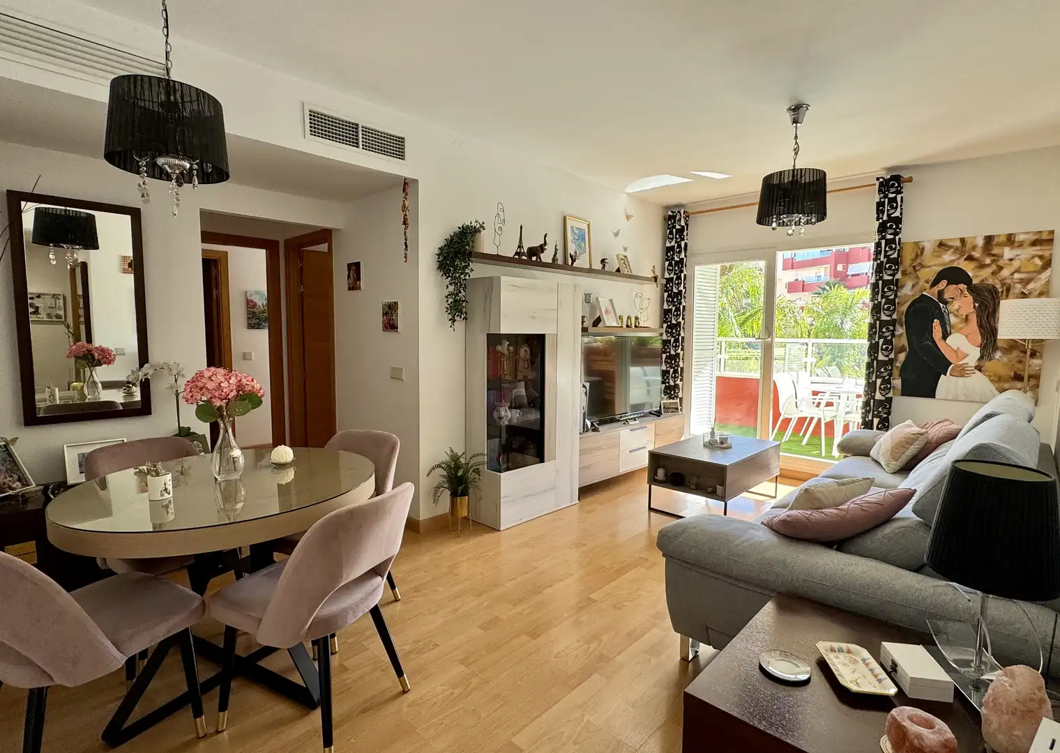 Living room of Flat for sale in Benalmádena  with Air Conditioner, Terrace and Swimming Pool