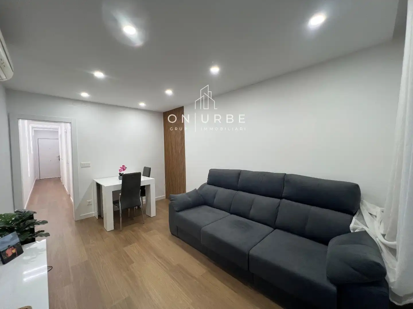 Sala d'estar de Pis en venda en La Llagosta amb Aire condicionat, Terrassa i Moblat
