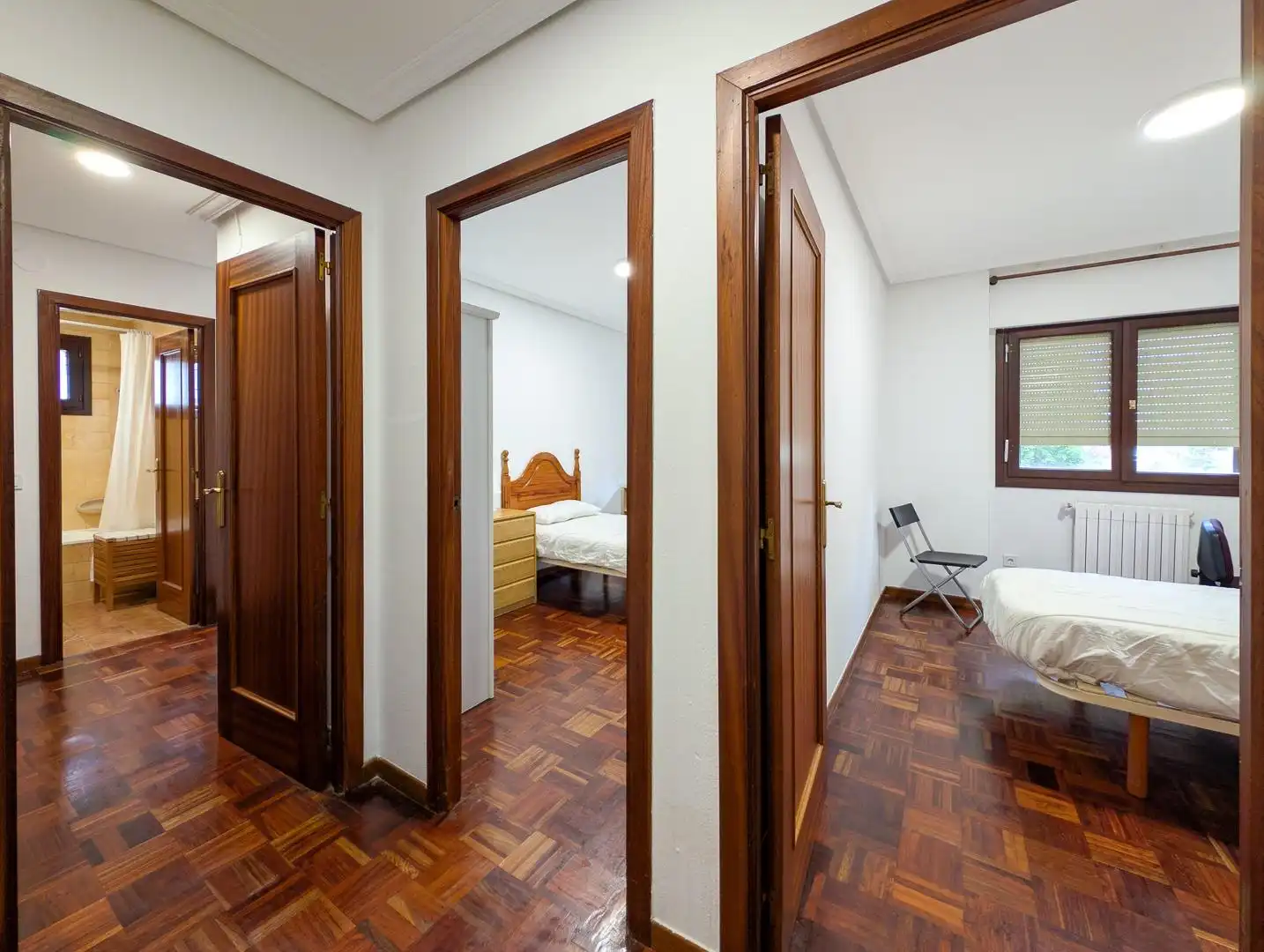 Schlafzimmer von Wohnung zur Miete in Santander mit Heizung, Parkett und Möbliert