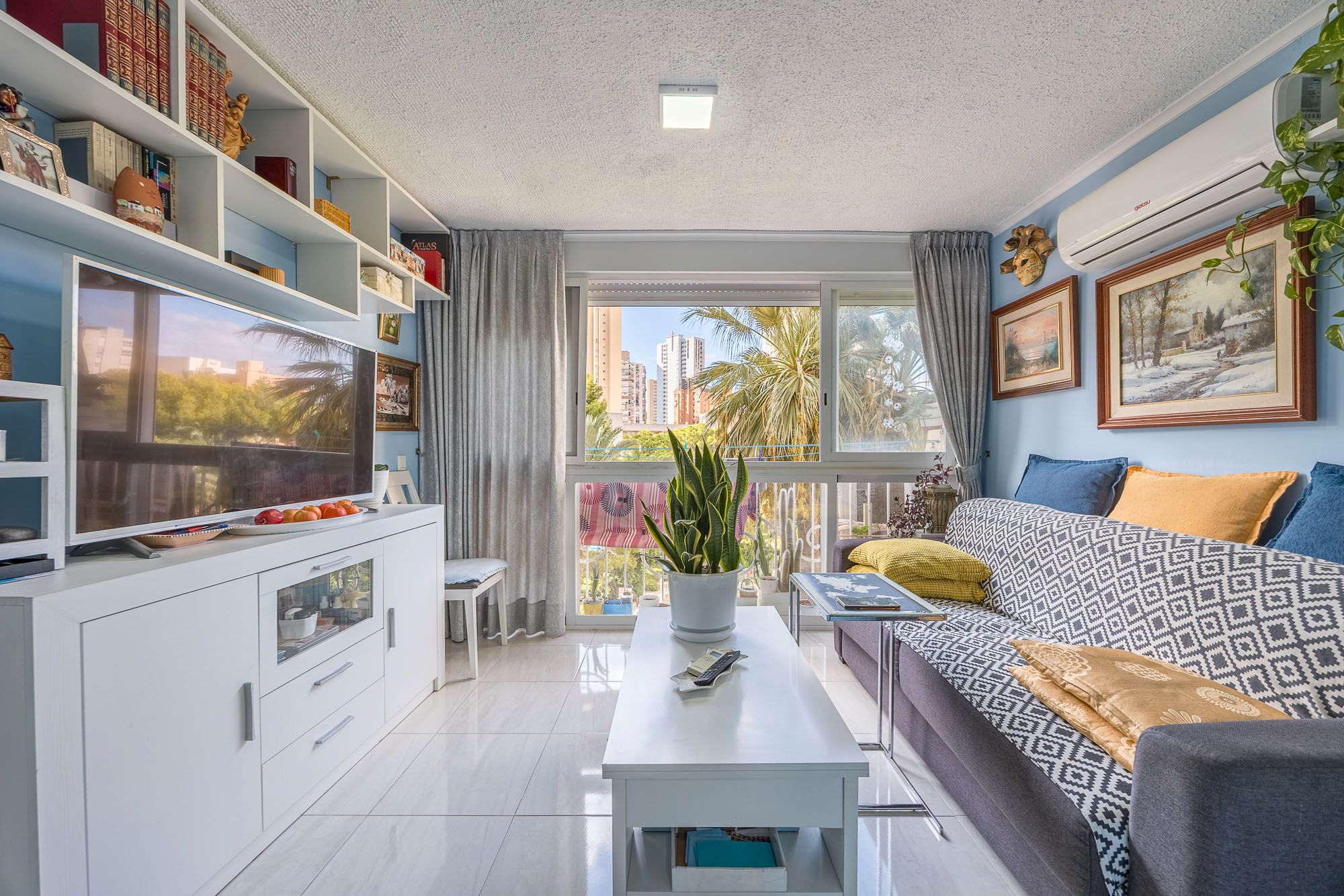 Sala d'estar de Apartament en venda en Benidorm amb Piscina, Moblat i Piscina comunitària
