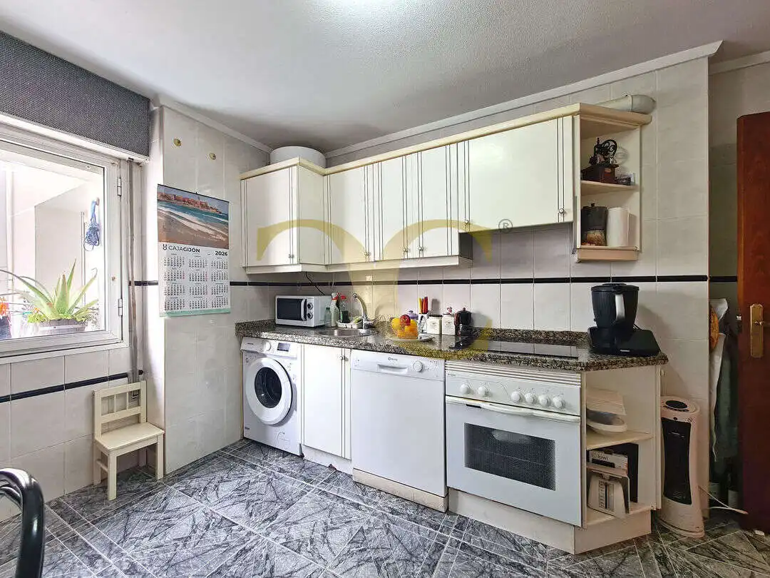 Cocina de Piso en venta en Gijón  con Calefacción