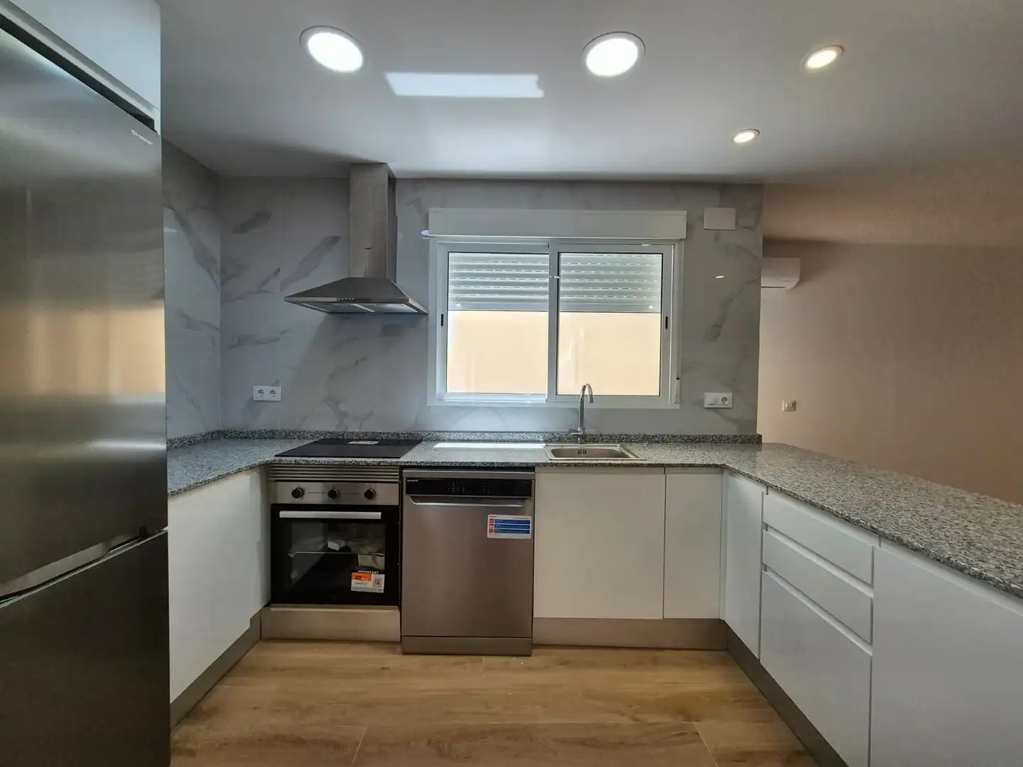 Cocina de Piso en venta en La Pobla de Vallbona con Aire acondicionado y Terraza