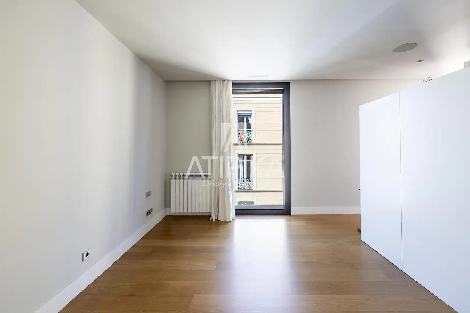 Schlafzimmer von Dachboden zur Miete in Barcelona mit Klimaanlage, Terrasse und Ofen