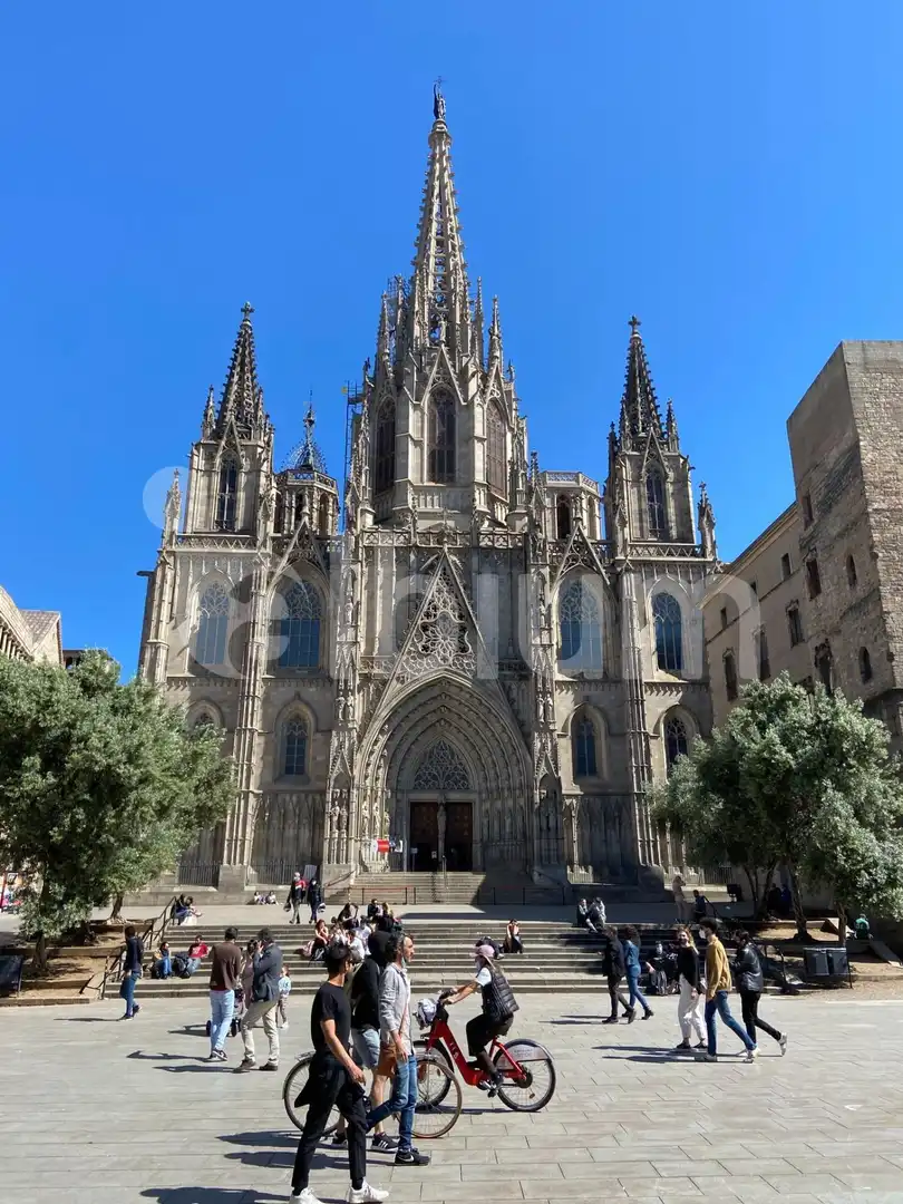 Vista exterior de Edifici en venda en Barcelona