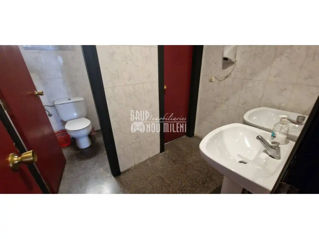 Bathroom of Industrial buildings for sale in Beniparrell