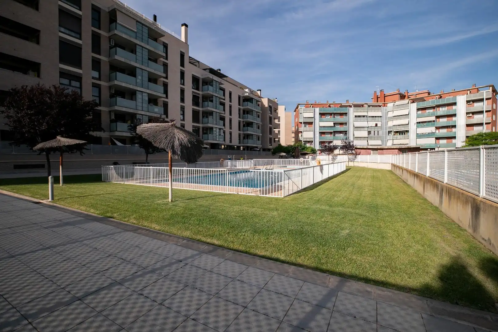Schwimmbecken von Wohnung zum Verkauf in Huesca mit Klimaanlage, Heizung und Privatgarten