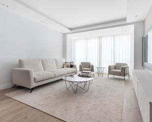 Living room of Flat for sale in  Madrid Capital  with Air Conditioner, Heating and Storage room