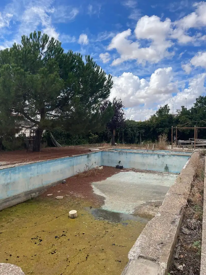 Piscina de Nave industrial en venta en Cigales
