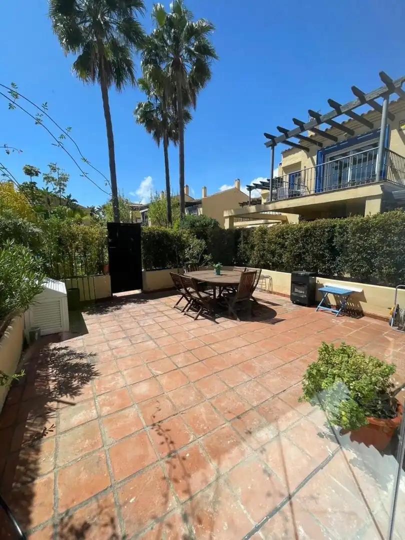 Terrassa de Casa adosada de lloguer en Marbella amb Aire condicionat, Jardí privat i Terrassa