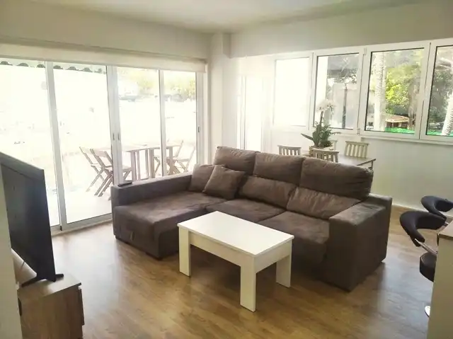 Sala de estar de Apartamento de alquiler en El Campello con Aire acondicionado, Terraza y Amueblado