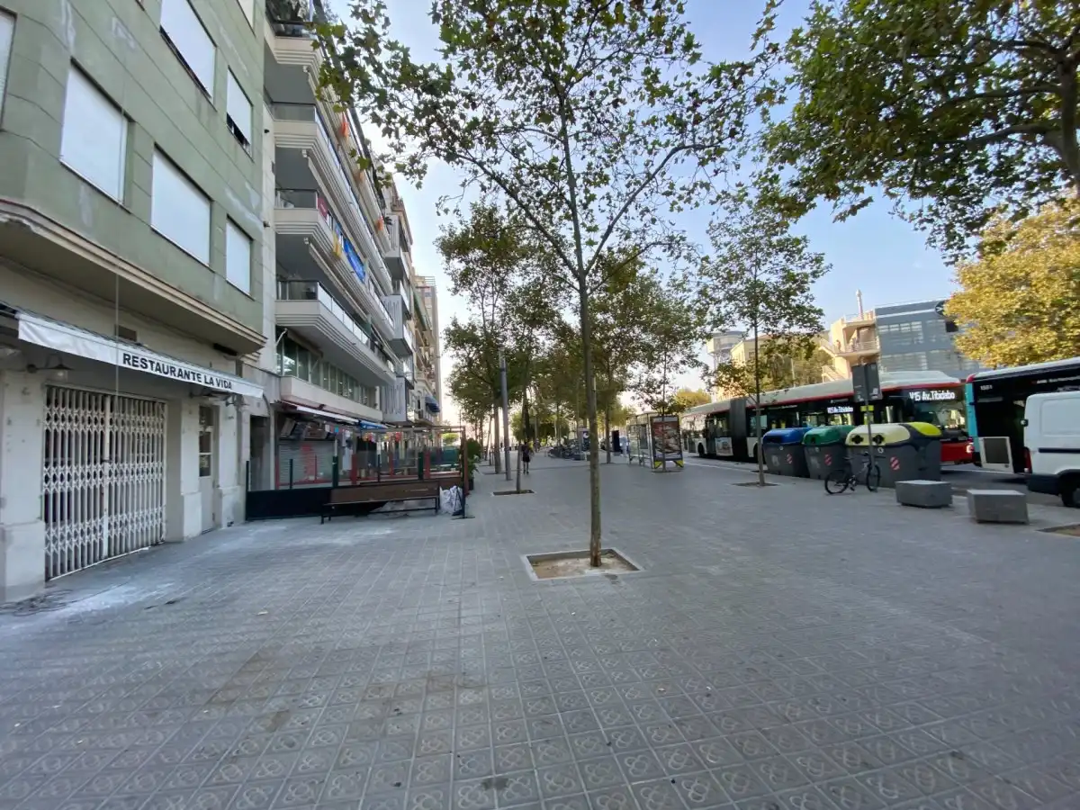 Vista exterior de Local de lloguer en Ciutat Vella