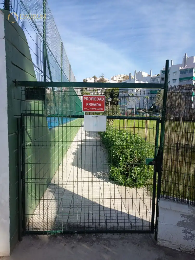 Parkplatz von Maisonette zum Verkauf in Rincón de la Victoria mit Terrasse, Abstellraum und Schwimmbad