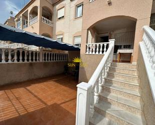 Vista exterior de Planta baixa de lloguer en Torrevieja amb Aire condicionat, Terrassa i Piscina