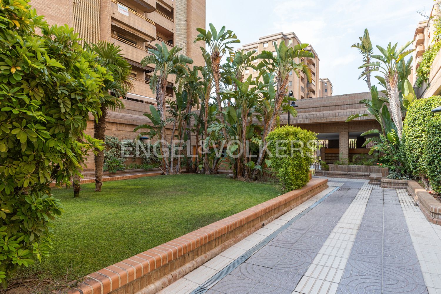 Vista exterior de Apartament de lloguer en  Valencia Capital amb Calefacció, Jardí privat i Parquet
