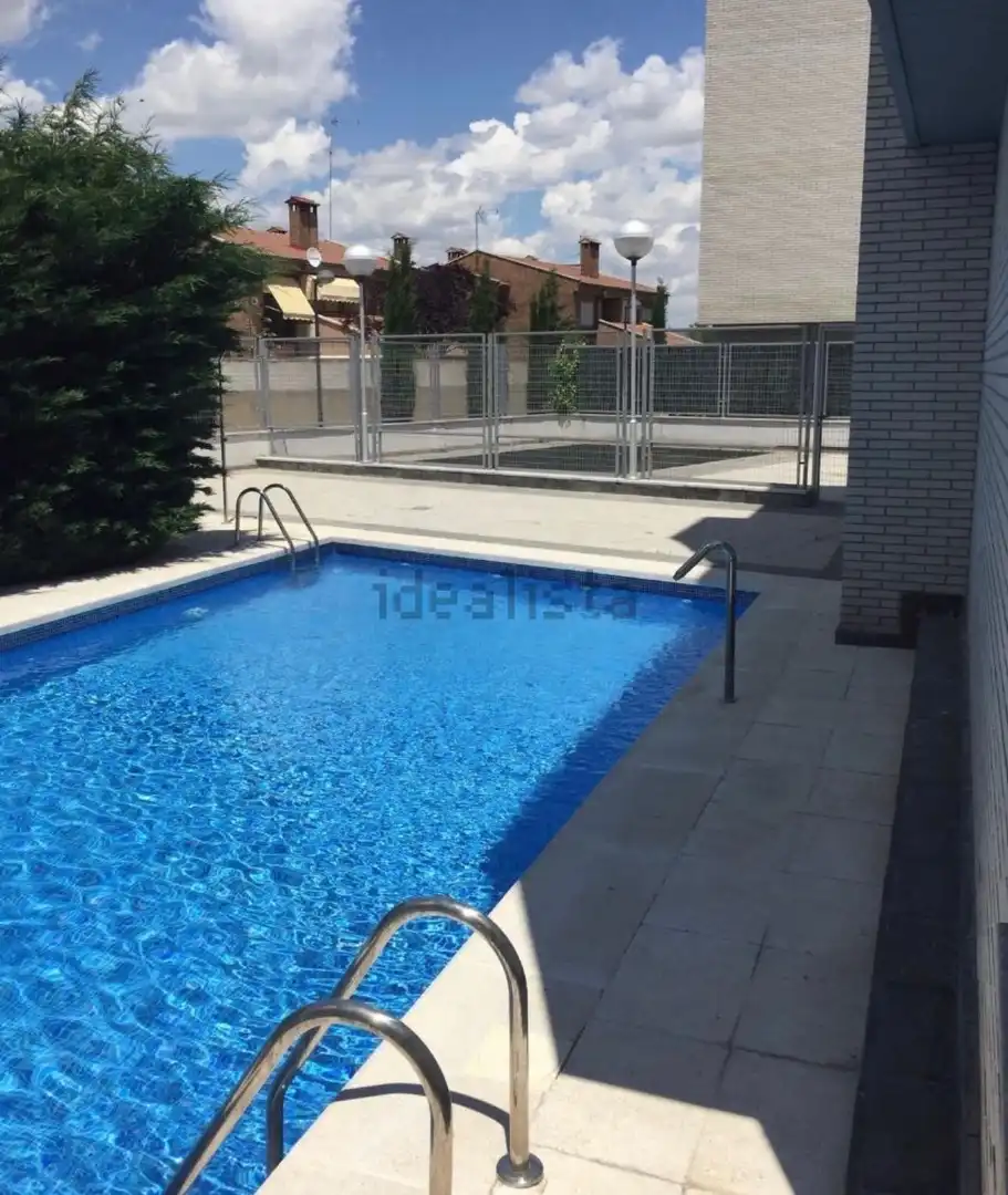 Piscina de Apartamento en venta en Valladolid con Jardín privado y Piscina comunitaria