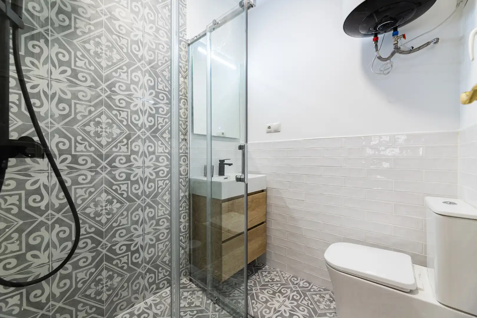 Baño de Estudio de alquiler en Valencia con Aire acondicionado, Calefacción y Amueblado