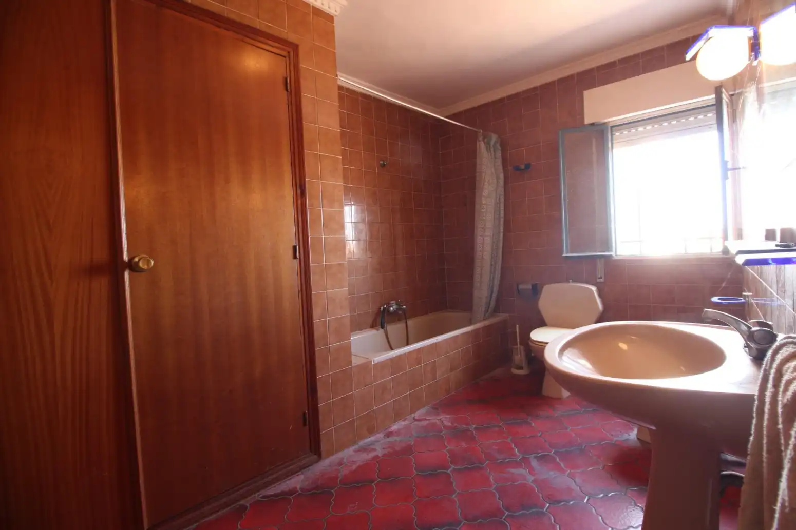 Bathroom of Houses for sale in Torremayor  with Parquet flooring, Terrace and Storage room