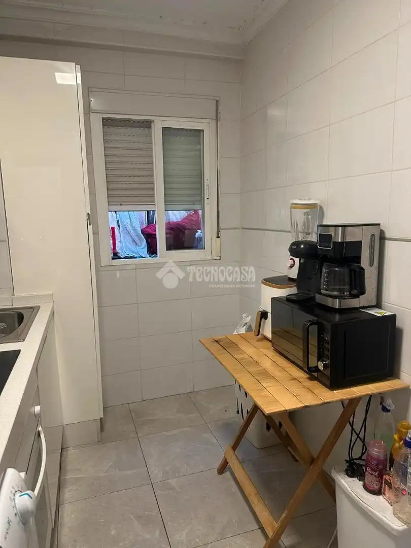 Cuina de Pis en venda en Sevilla amb Aire condicionat, Terrassa i Moblat
