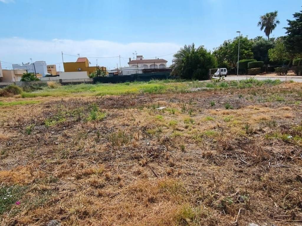 Office for sale in Cartagena  with Air Conditioner, Internet and Alarm