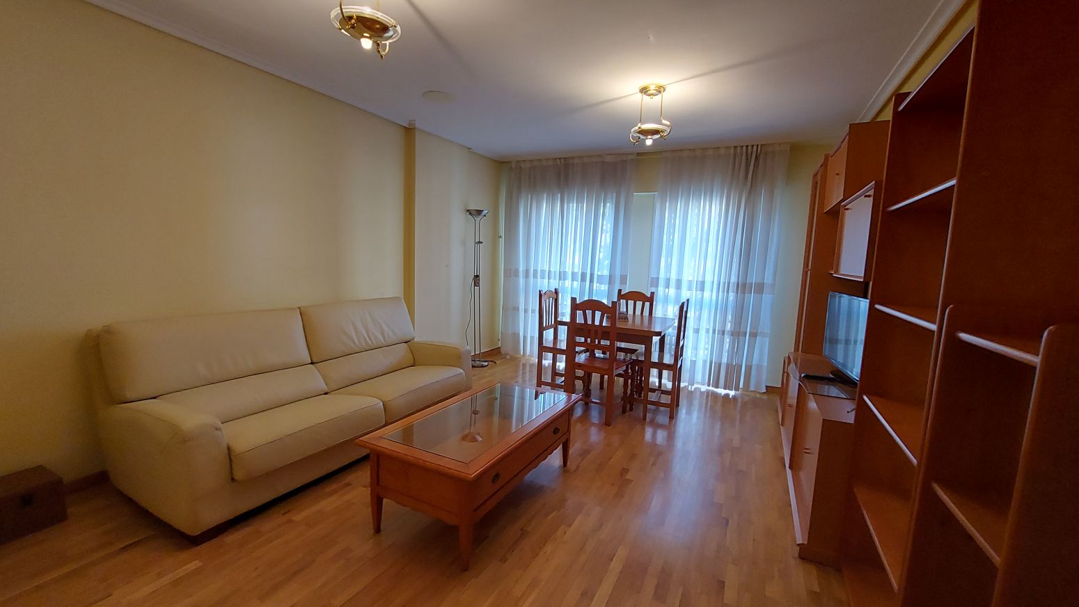 Sala d'estar de Pis de lloguer en  Logroño amb Calefacció, Parquet i Terrassa