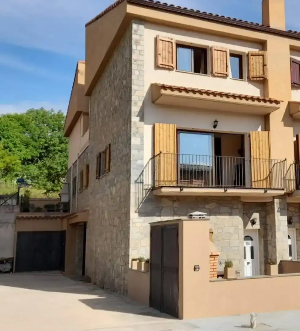 Vista exterior de Casa adosada en venda en Vallcebre amb Jardí privat, Parquet i Traster