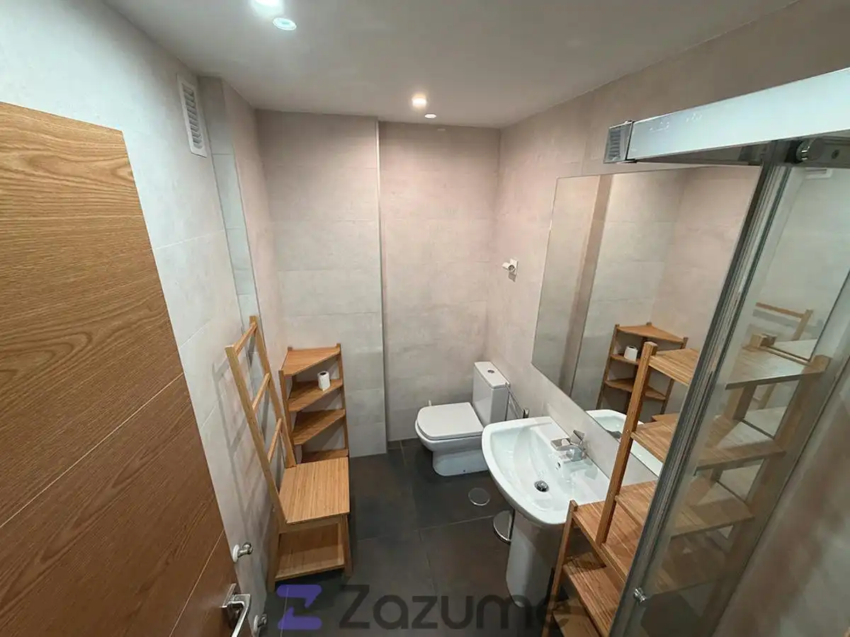 Badezimmer von Maisonette zur Miete in Madrid mit Klimaanlage, Heizung und Parkett