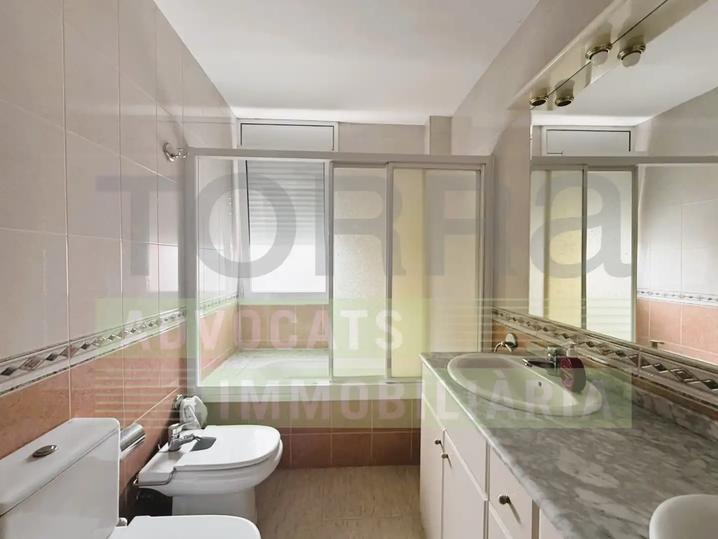 Casa pareada con terraza en venta en Carrer de Josep Tarradellas, imagen 24