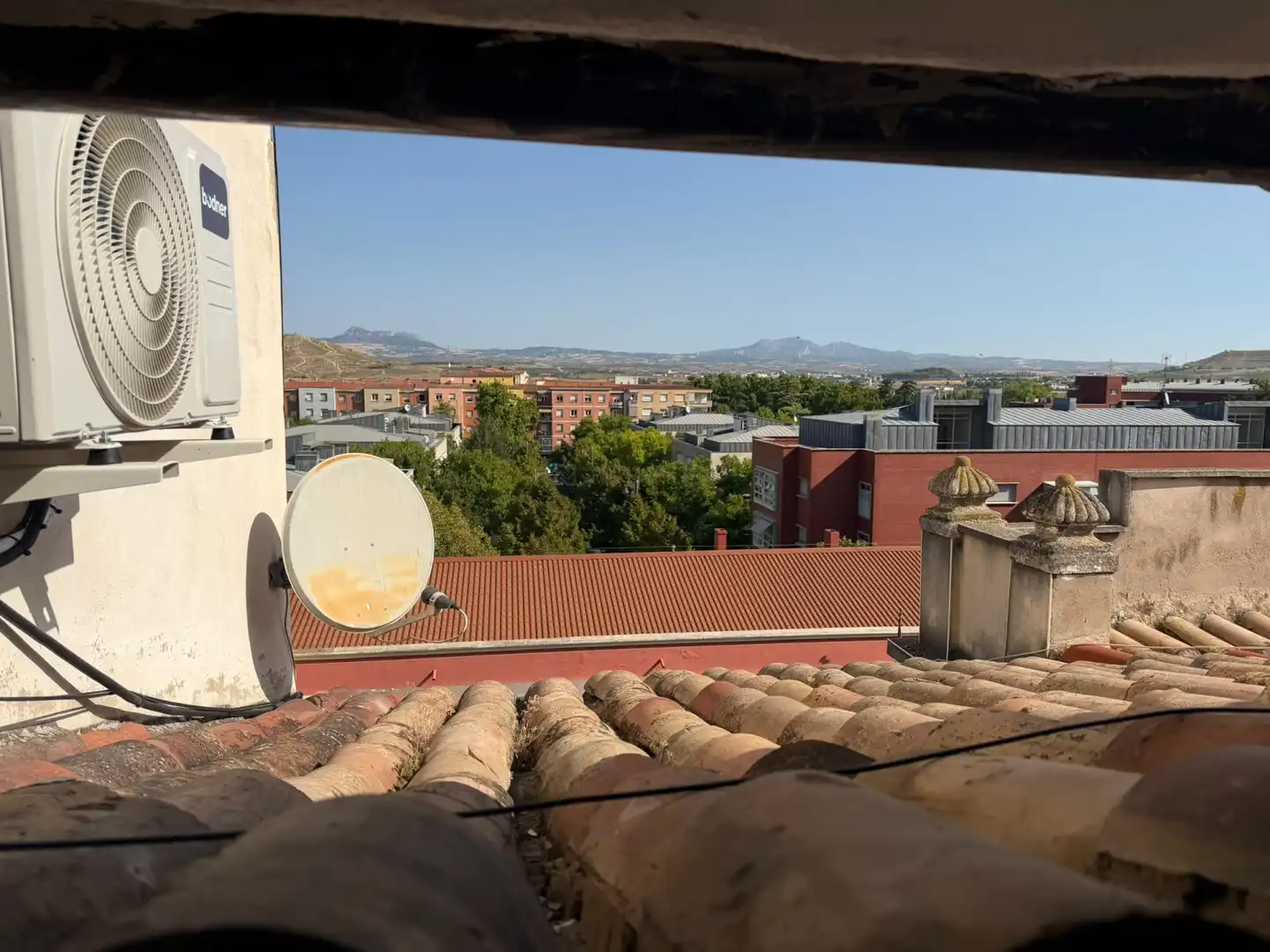 Vista exterior de Piso en venta en  Logroño con Calefacción