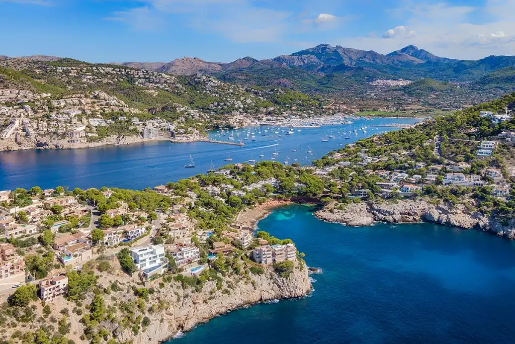 Vista exterior de Finca rústica en venda en Andratx amb Aire condicionat, Calefacció i Jardí privat