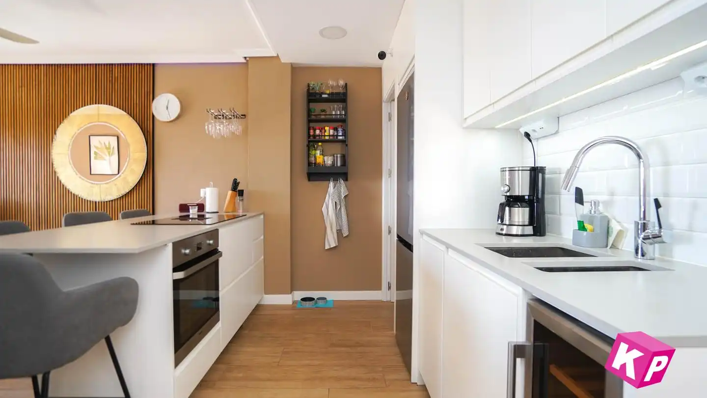 Küche von Wohnung zum Verkauf in Santa Pola mit Klimaanlage, Heizung und Terrasse