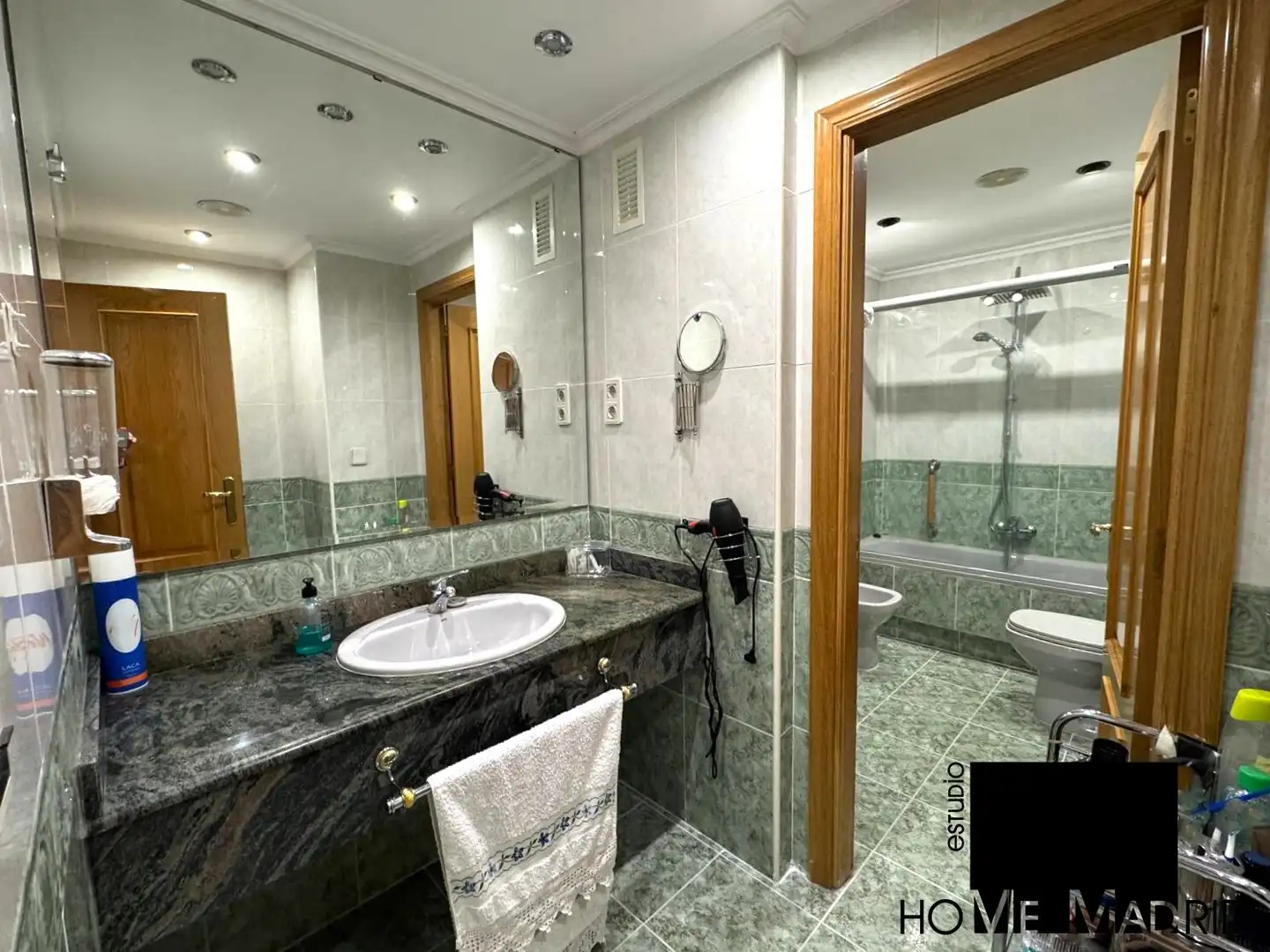Bathroom of Flat for sale in Palencia  with Heating, Parquet flooring and Storage room