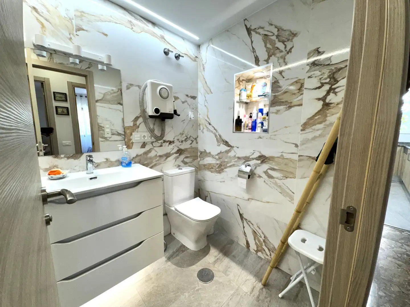Badezimmer von Wohnungen zur Miete in Benidorm mit Klimaanlage, Heizung und Terrasse