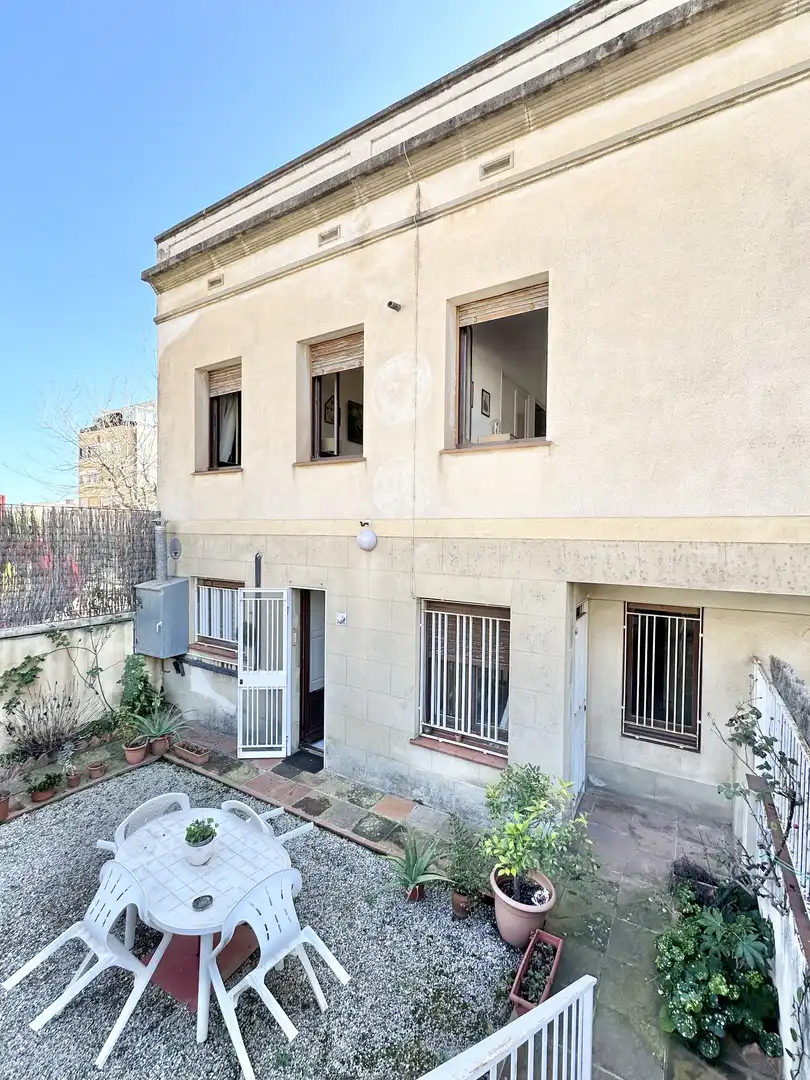 Außenansicht von Einfamilien-Reihenhaus zum Verkauf in El Masnou mit Heizung, Privatgarten und Terrasse