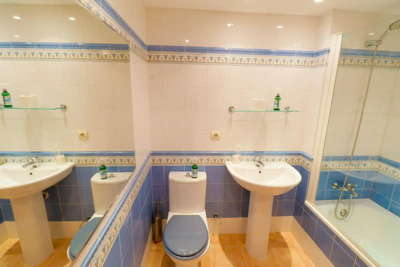 Bany de Apartament en venda en Estepona amb Aire condicionat, Terrassa i Traster