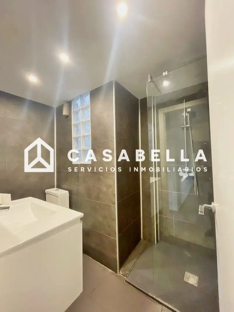 Bathroom of Flat for sale in Valencia  with Air Conditioner, Heating and Terrace