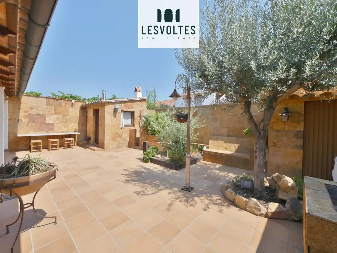 Vista exterior de Casa o chalet en venta en Mont-ras con Calefacción, Jardín privado y Terraza