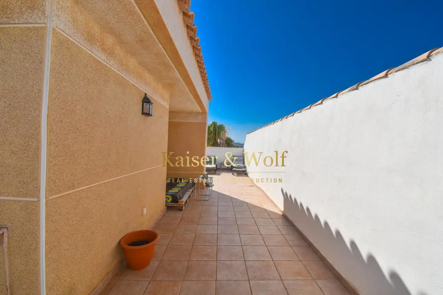 Vista exterior de Casa o xalet en venda en Torrevieja amb Jardí privat, Terrassa i Traster