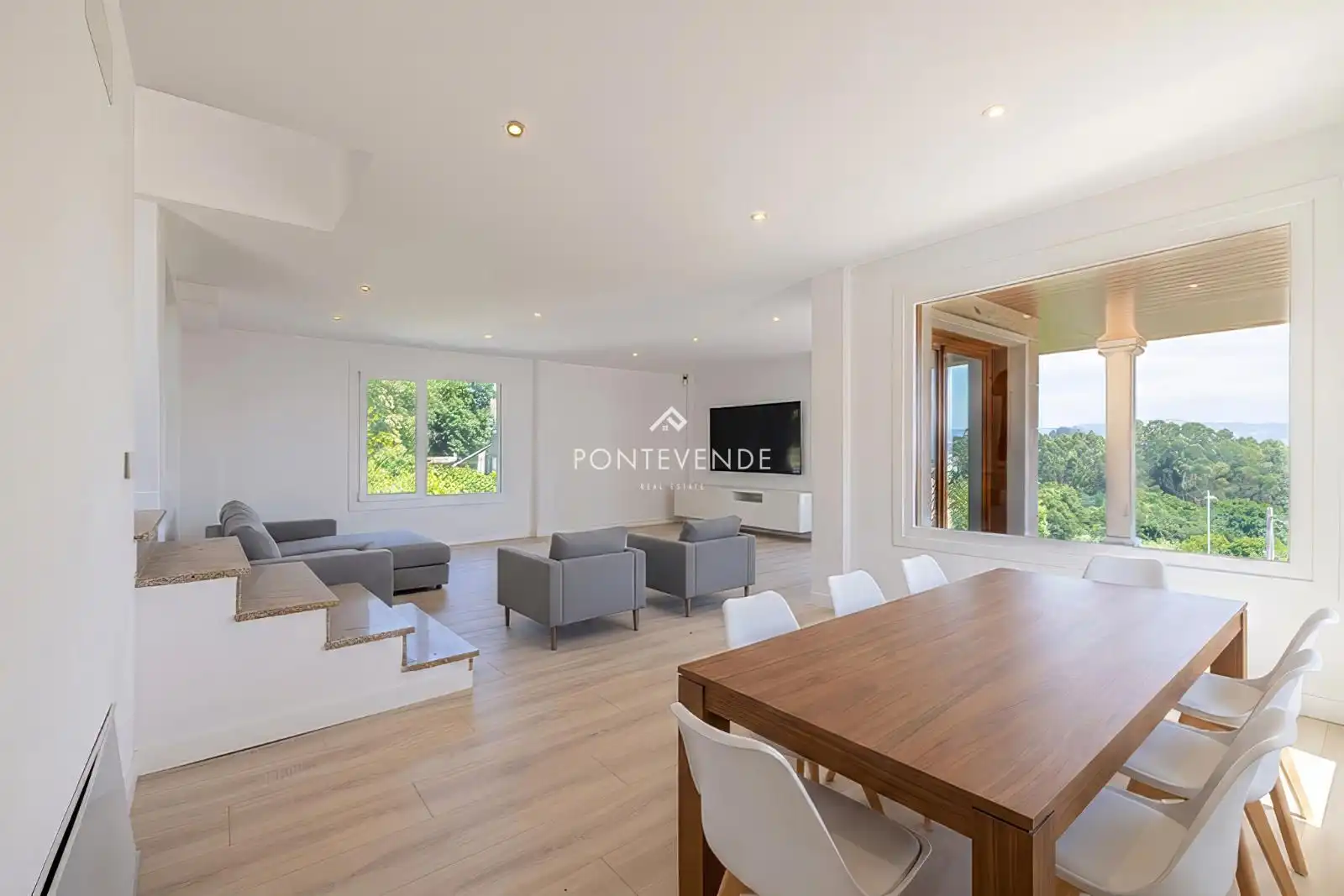 Living room of Houses for sale in Sanxenxo  with Private garden, Parquet flooring and Terrace