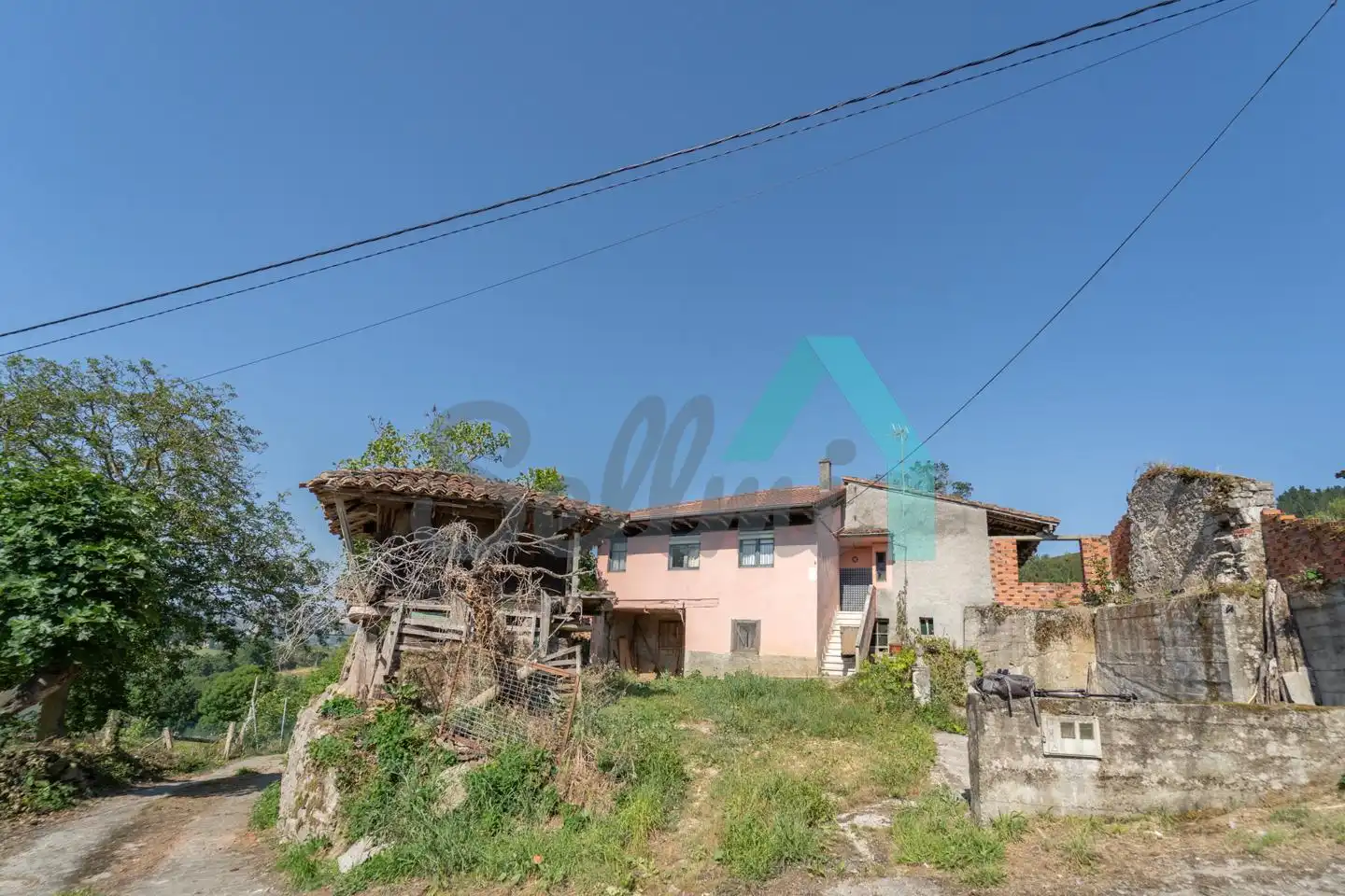 Exterior view of Houses for sale in Parres  with Heating, Private garden and Storage room