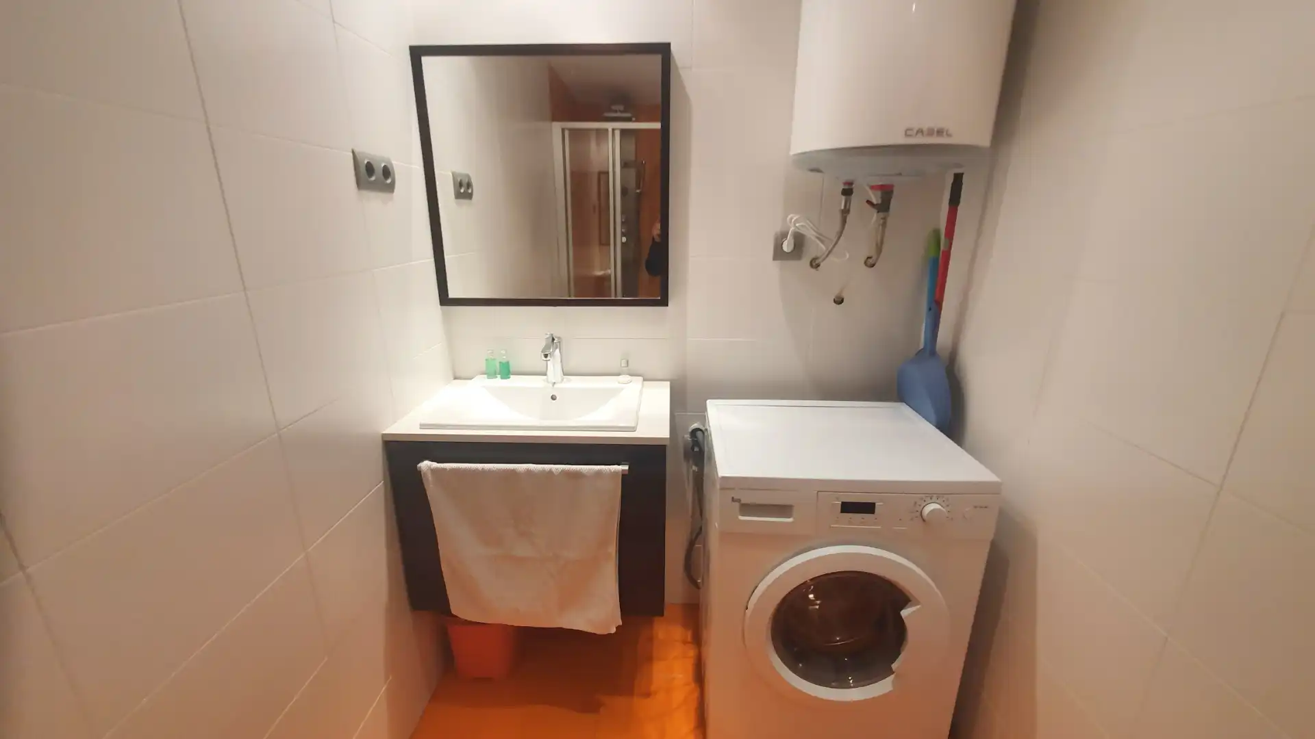 Baño de Dúplex de alquiler en Barcelona con Aire acondicionado, Calefacción y Terraza
