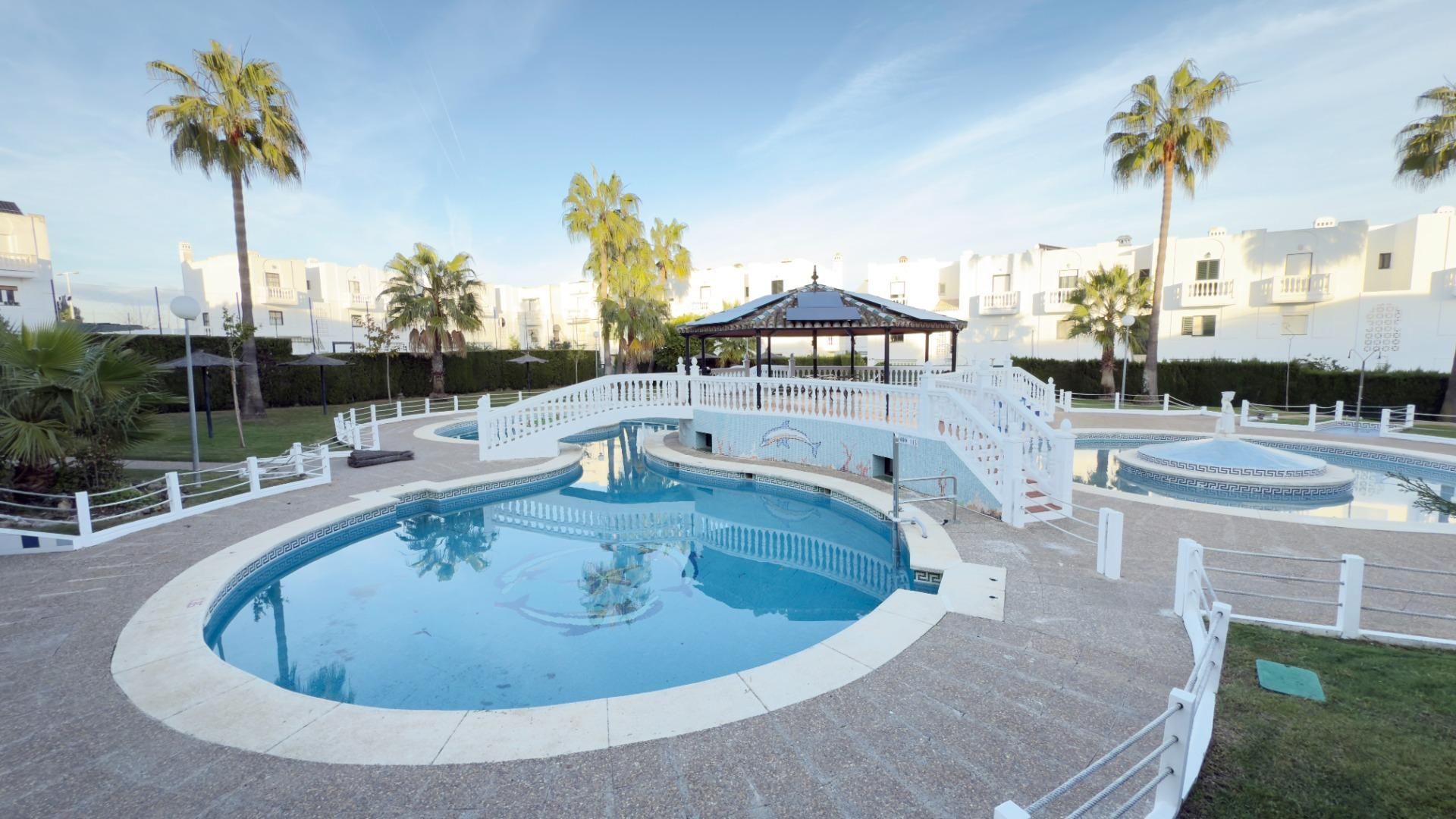 Piscina de Casa adosada en venda en El Portil amb Terrassa, Traster i Balcó