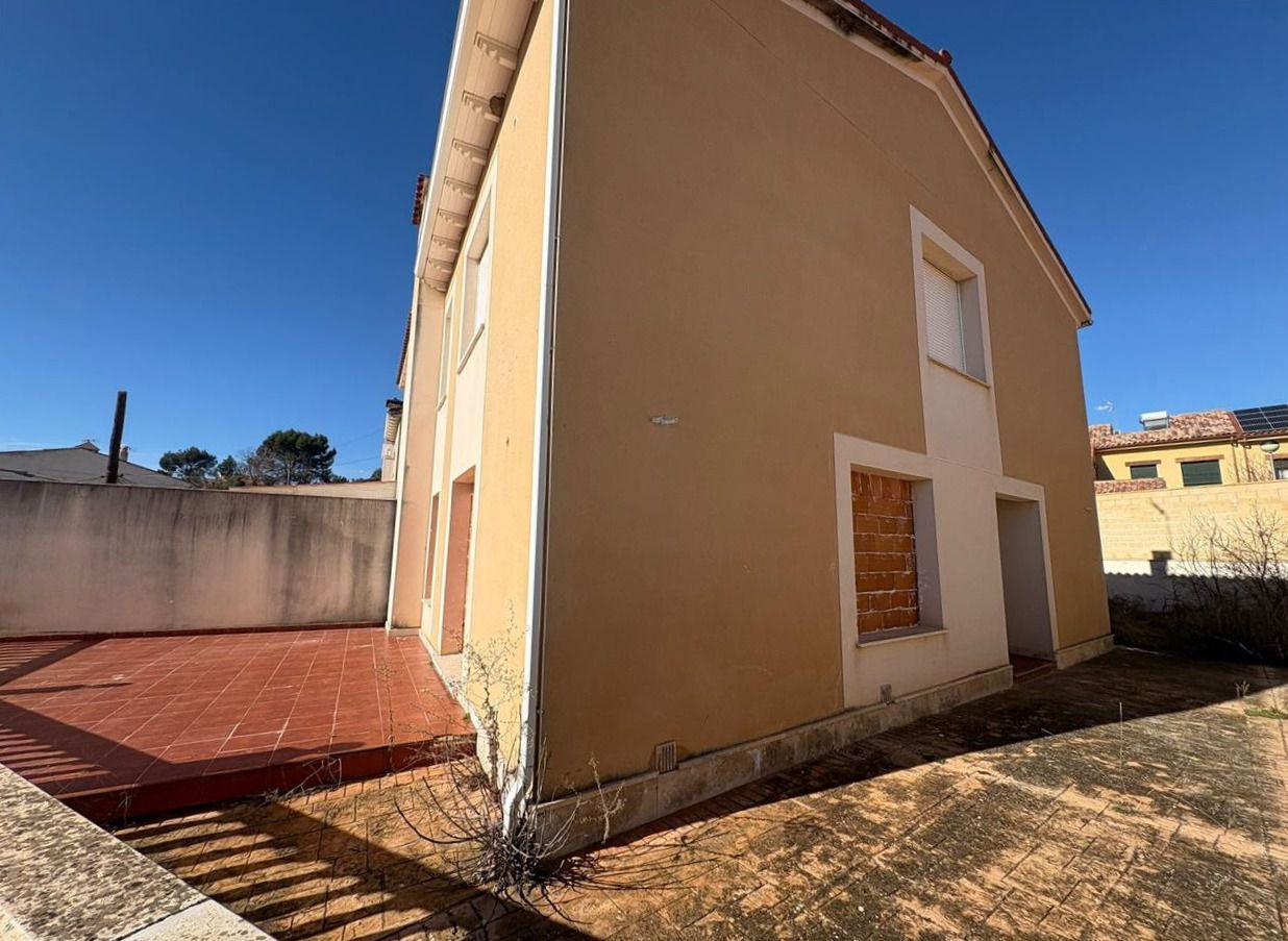 Vista exterior de Casa o chalet en venta en Valdelaguna con Calefacción y Jardín privado
