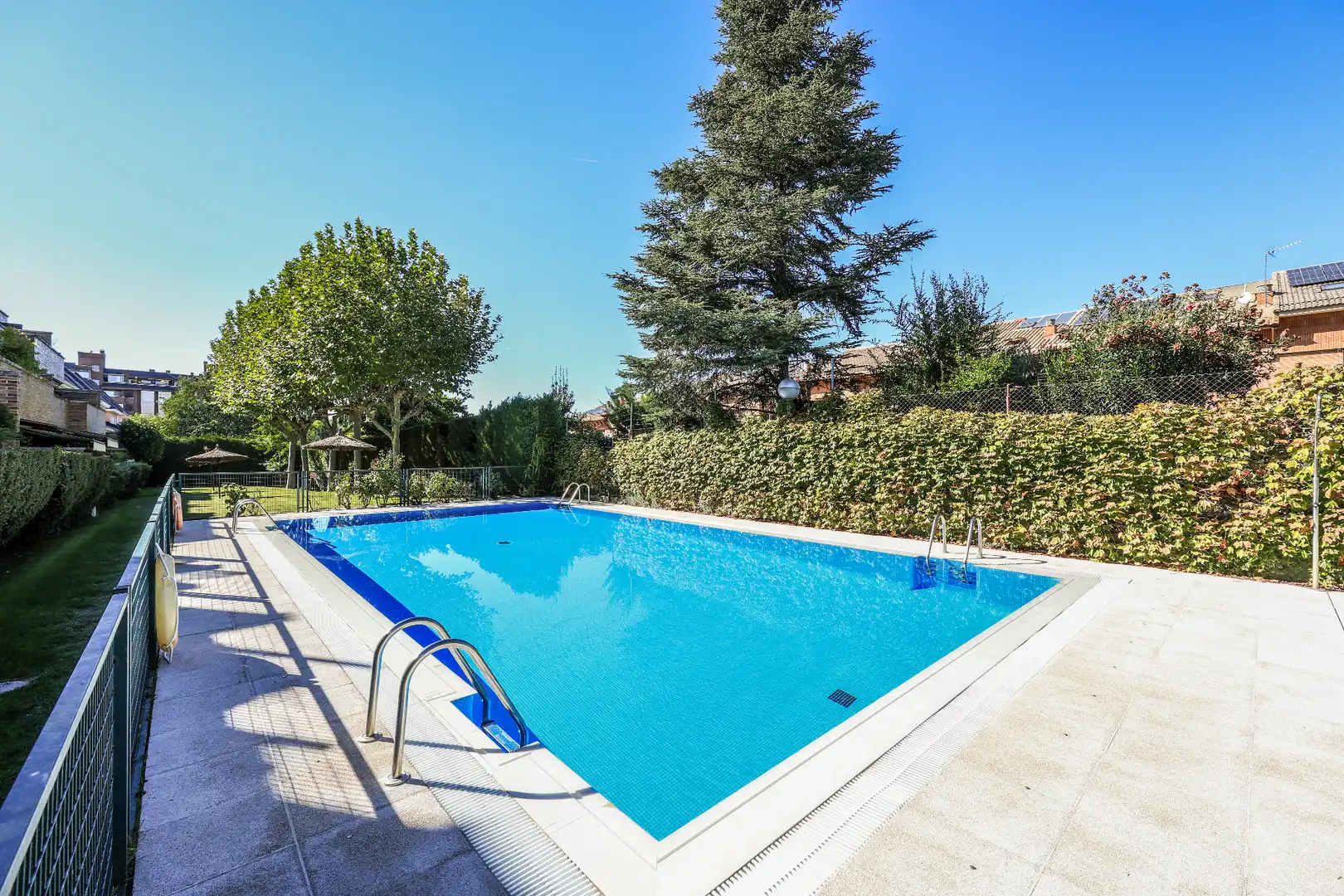 Schwimmbecken von Wohnung zur Miete in Madrid mit Heizung, Parkett und Terrasse
