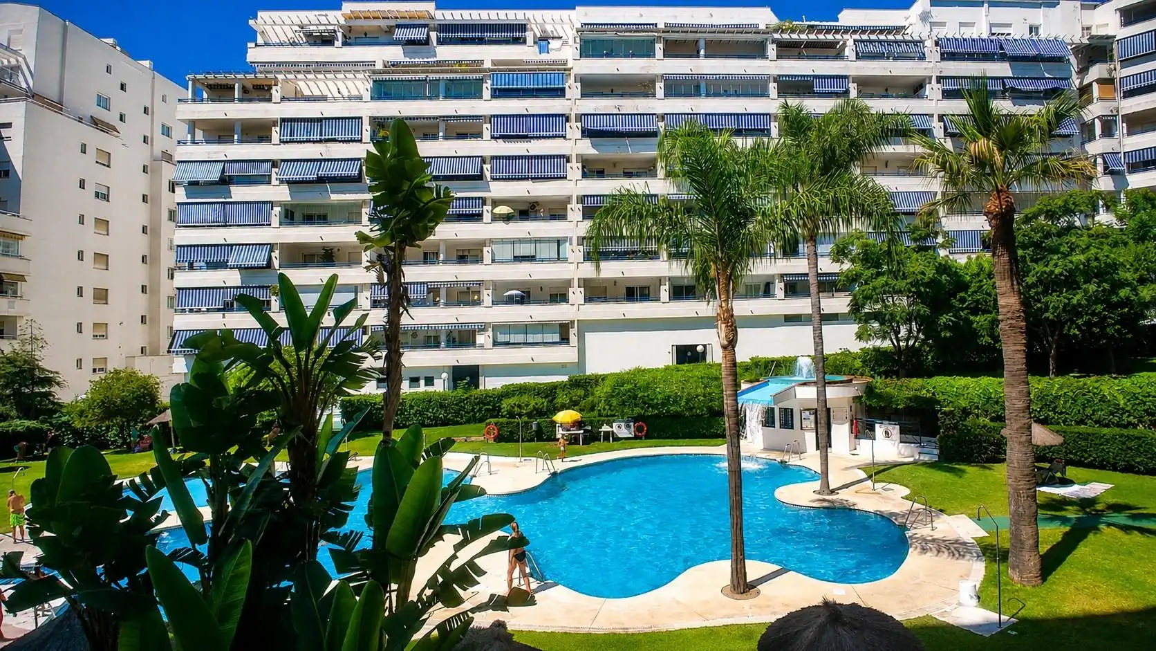 Außenansicht von Wohnung zum Verkauf in Marbella mit Terrasse und Gemeinschaftspool
