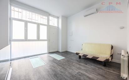 Living room of Duplex to rent in  Madrid Capital  with Air Conditioner, Heating and Parquet flooring