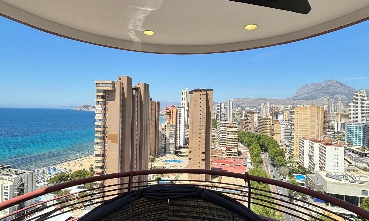 Dormitori de Apartament en venda en Benidorm amb Terrassa i Alarma