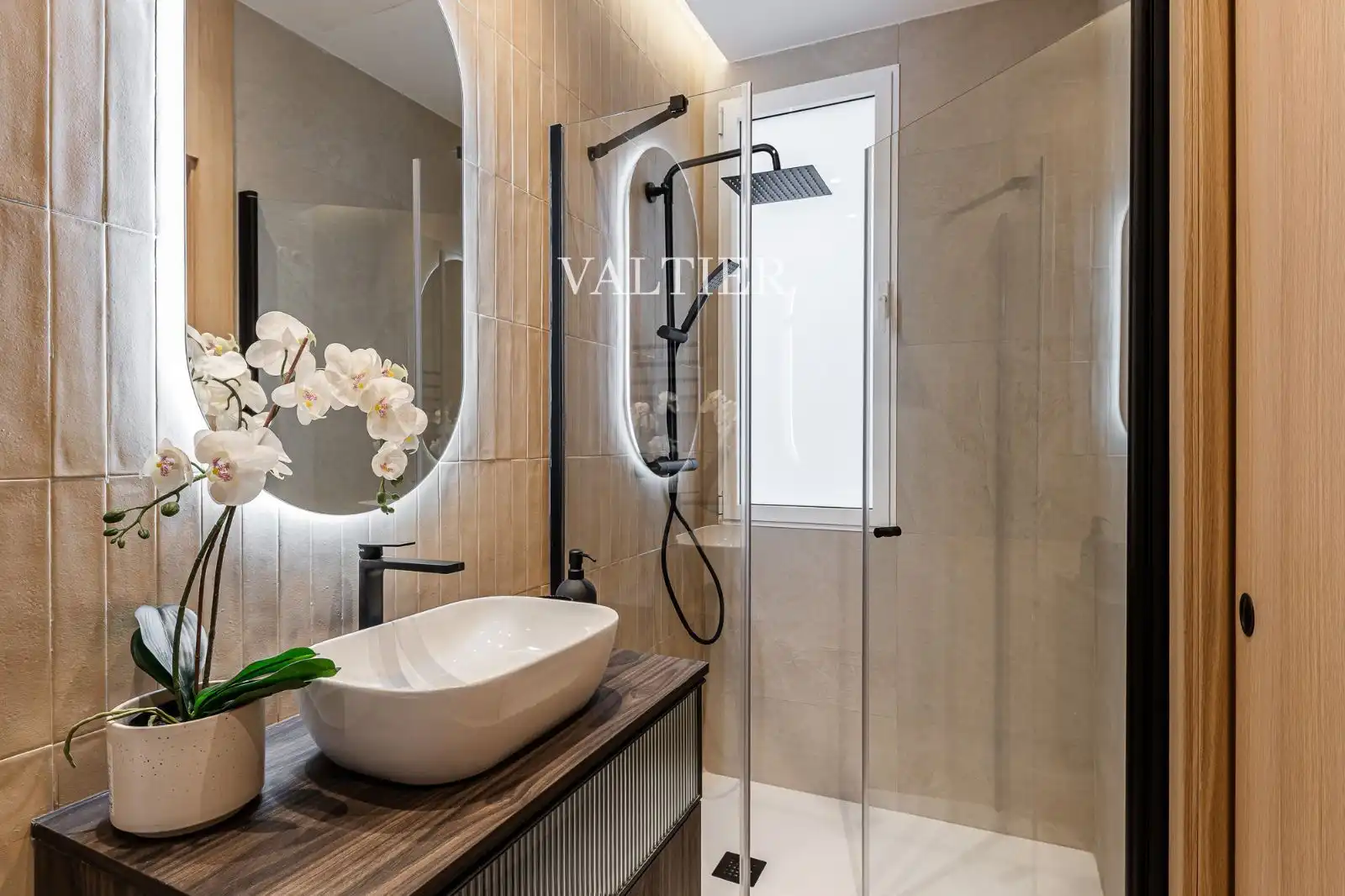 Bathroom of Flat for sale in Madrid  with Air Conditioner, Terrace and Furnished