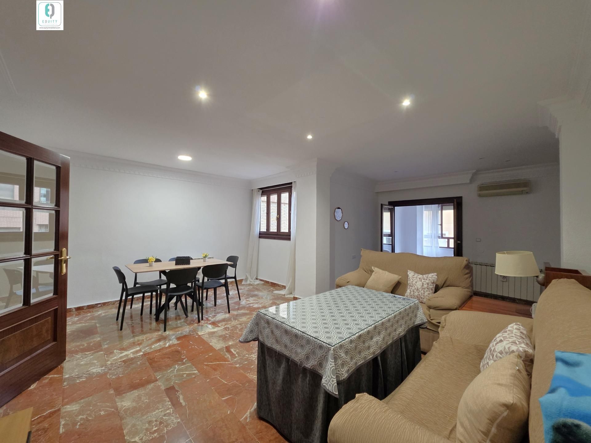 Living room of Flat to share in  Granada Capital  with Air Conditioner, Heating and Balcony